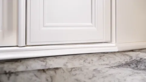 Listwy wykończeniowe do mebli kuchennych